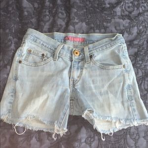 VINTAGE LEVI JEAN SHORTS